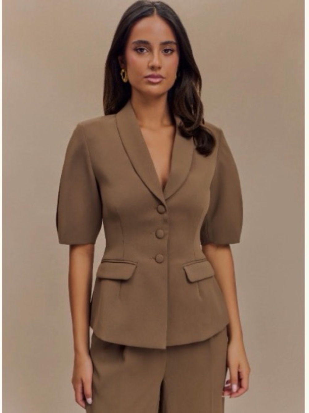 Tailored Short-Sleeve Blazer and trousers in Brown
